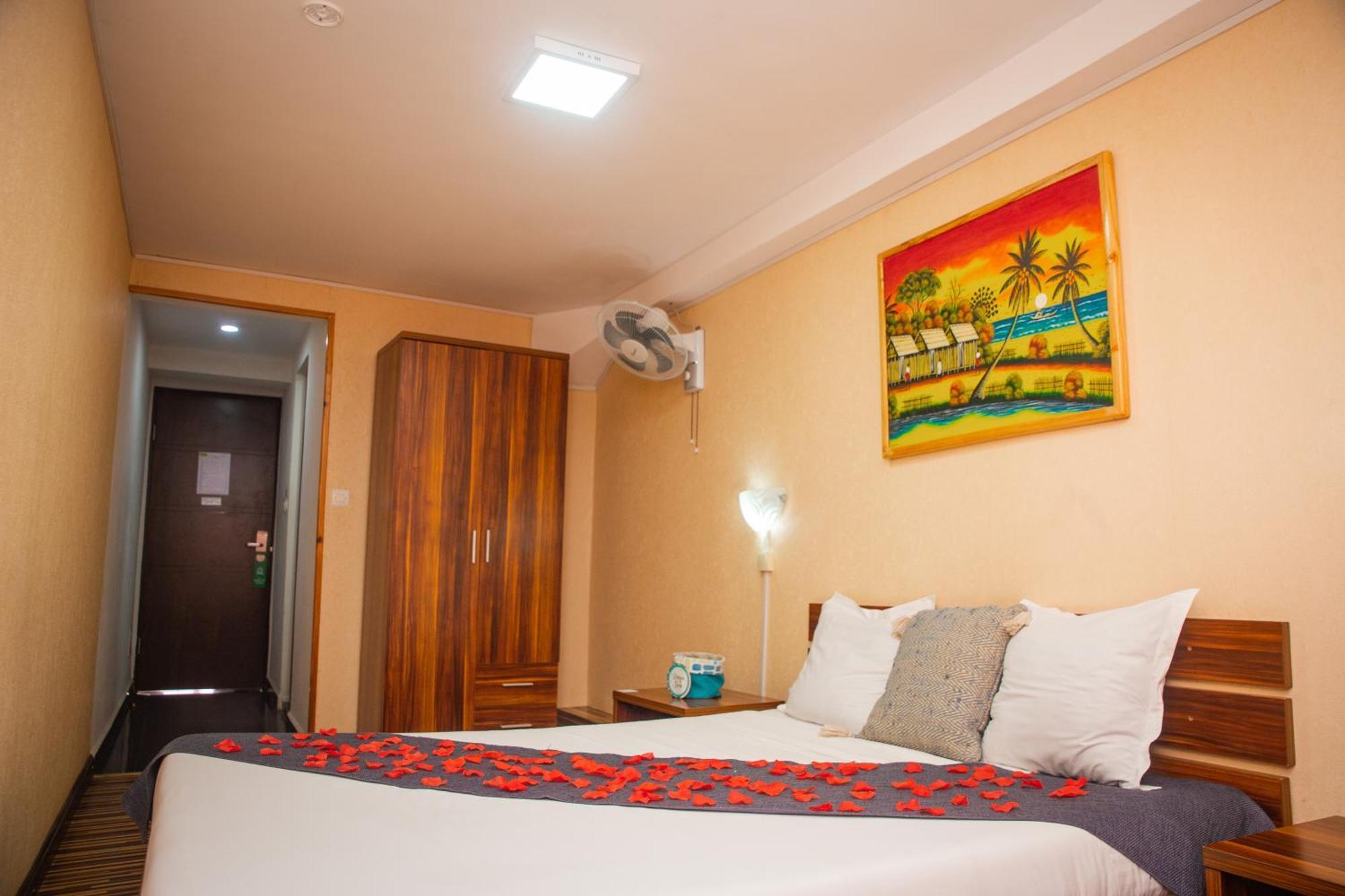 Hotel Le Pousse Pousse Antananarivo Exterior photo